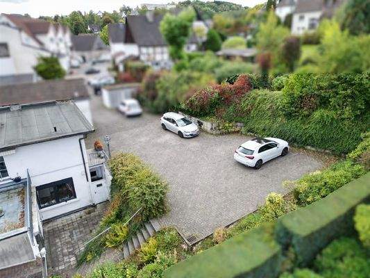 Innenhof mit Parkplätzen