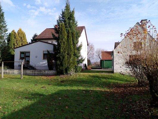 EFH Nordheim Gebäude Garten.jpg