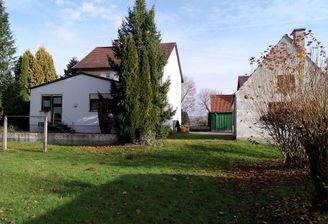 EFH Nordheim Gebäude Garten.jpg