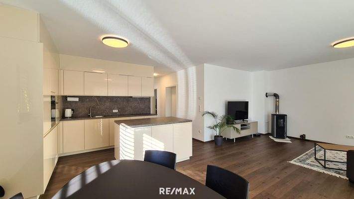 Wohn-Esszimmer mit Küche