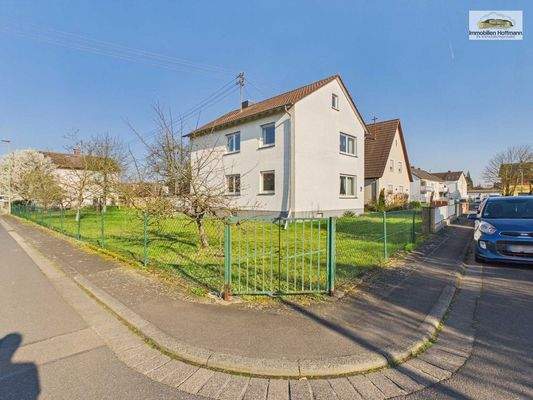 Hausansicht in ruhiger Wohnlage mit großzügigem Grundstück