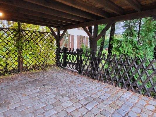 Platz für 2 Fahrzeuge 