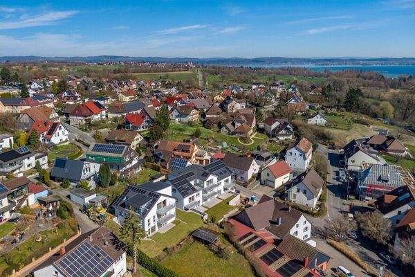 Luftaufnahme mit See 3