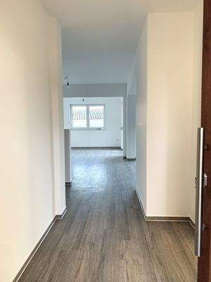 Wohnungseingang/Diele m. Blick in Küche