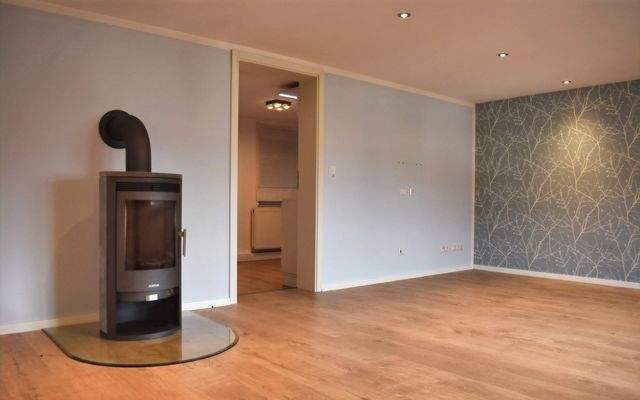 Wohnzimmer mit Kamin