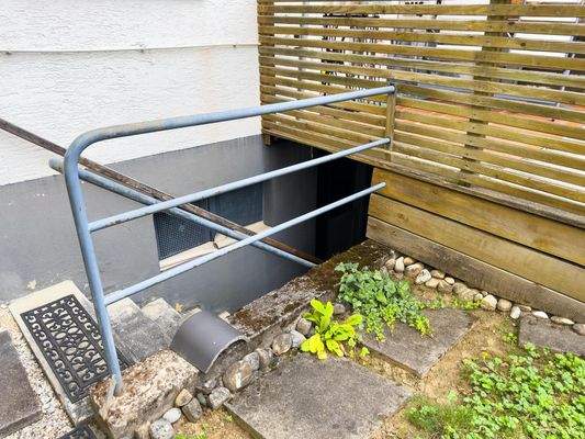 Außentreppe zum Keller