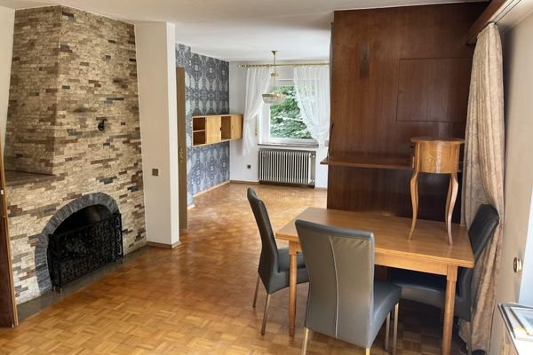 Wohnzimmer mit Kamin
