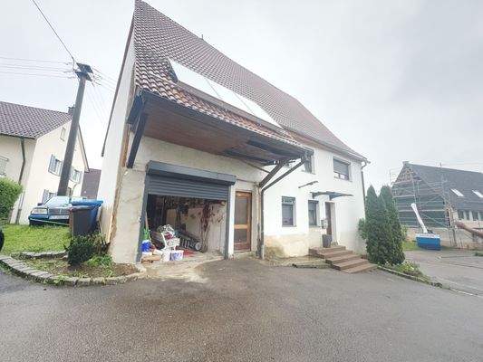 Hausansicht & Garage