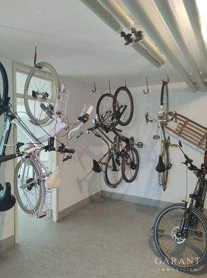 Platz für ihr Fahhrad