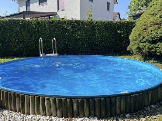 Pool im Garten