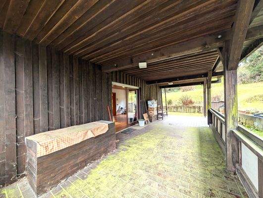 Überdachte Terrasse