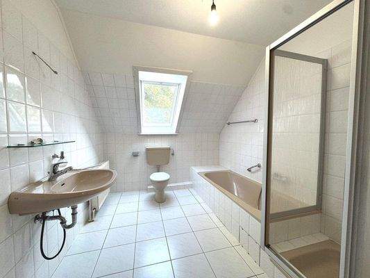 Badezimmer mit Fenster