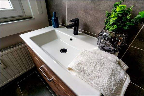 Waschbecken & Armatur