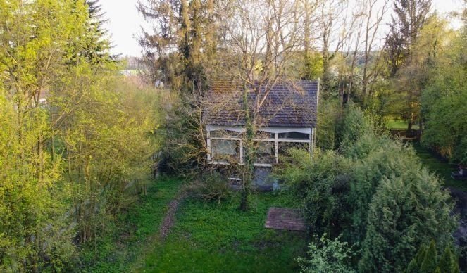Drohnenansicht_Haus  mit Gartenteil u. Nußbaum