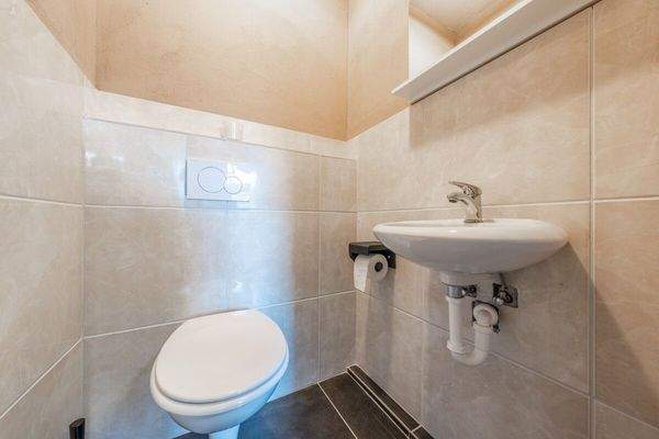 und ein eigenes Gäste-Wc für die Gartenarbeit