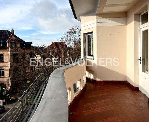 Überdachter Balkon in Südausrichtung