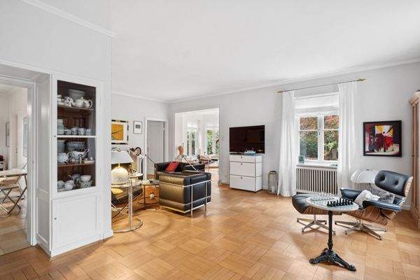 Wohnzimmer mit Gartenblick