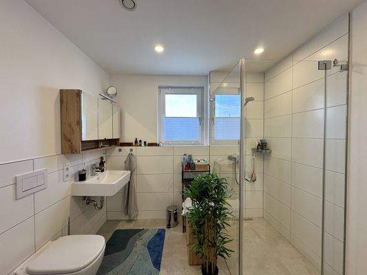 Badezimmer mit Dusche