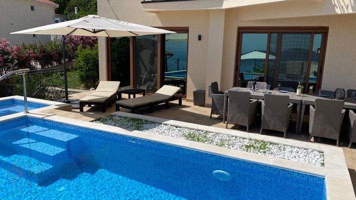 67E97D66-B618-4DB0-9273-1C02FB7CC92B