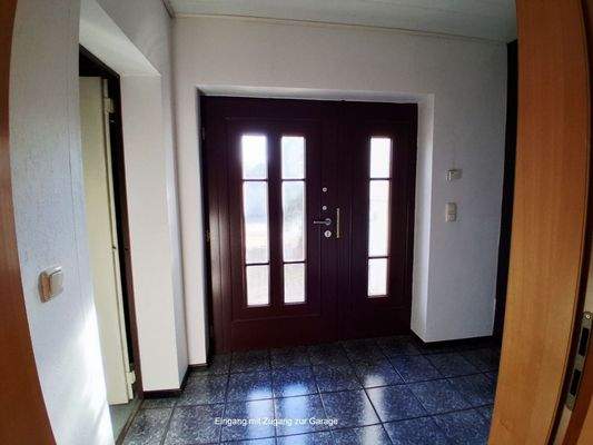 Eingang Haus + Garage