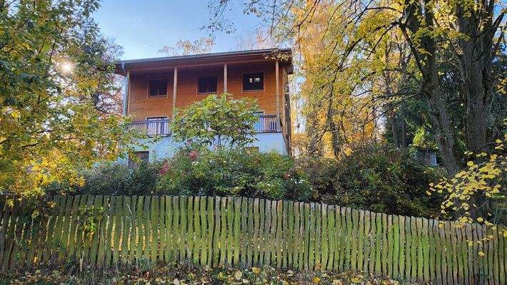 Grundstückblick mit Zaun