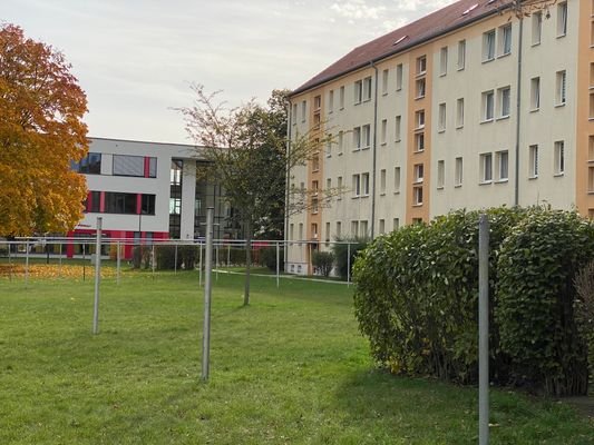 Blick zur Schule.JPG