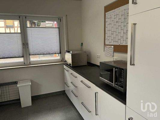 Gut ausgestattete Teeküche