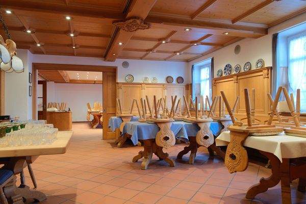 neue Gaststube mit Blick aufs Separee