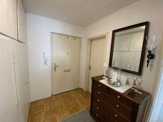 Diele mit Einbauschrank