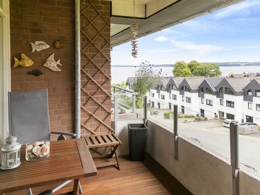 Balkon mit Wasserblick