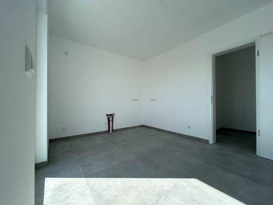 Küche mit Speisekammer