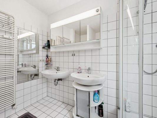 EG rechts Badezimmer