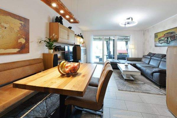 der gesamte Wohn- und Essbereich