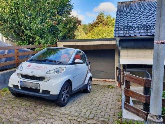 Pkw-Garage mit elektr. Sektionaltor