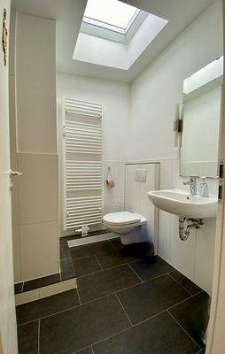 Duschbad / Gäste-WC mit Fenster