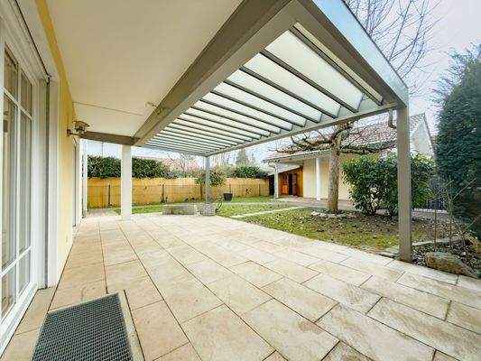 Terrasse mit Pergola