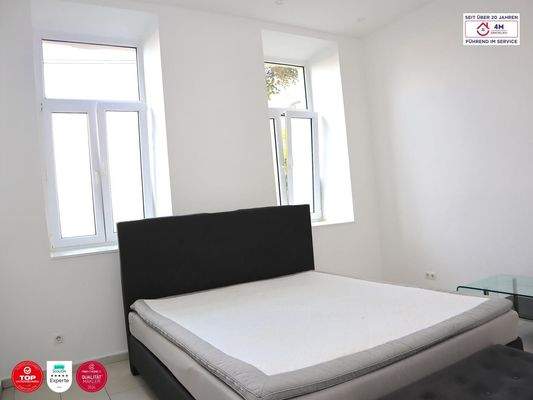 Blick von der Eingangstür Richtung Fenster