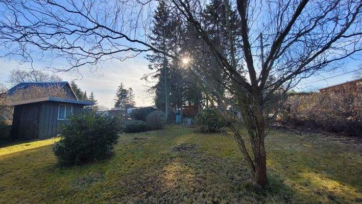 Grundstück mit Geräteschuppen