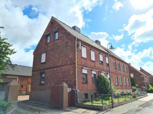 Straßenansicht Giebel