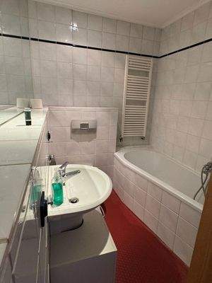 vollausgestattes, modernes Bad