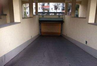 Tiefgarageneinfahrt