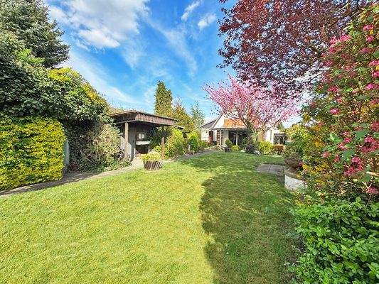 Grundstück mit Altbestand