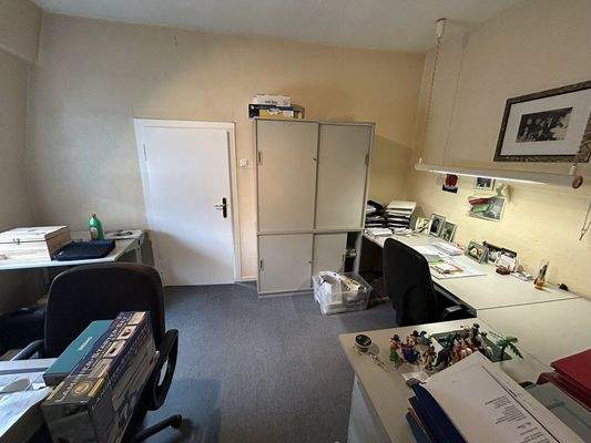  Zimmer im 2. OG/DG (hier Büro) 