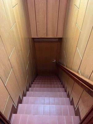 Treppe zur Garage / Keller