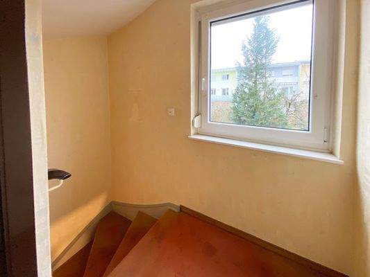 17-Treppe zum OG.JPG