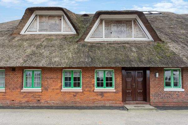 Westansicht des Hauses mit Eingangsbereich
