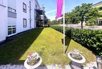 Klar, hell, und einladend: Die Außenansicht des Seniorenzentrums