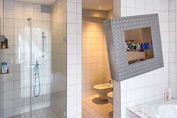 Teilansicht Bad mit Bidet