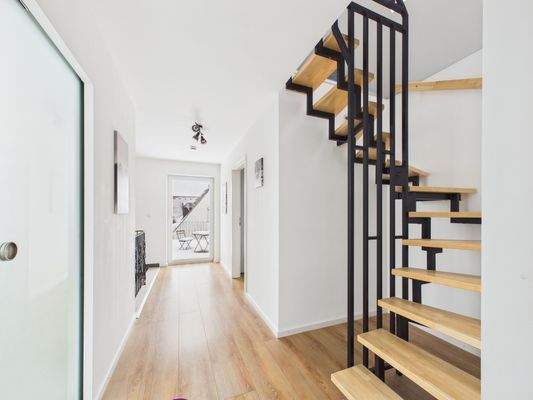 Diele 1. Stock & Treppe ins Dachstudio