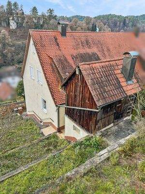 Nordseite mit Nebengebäude